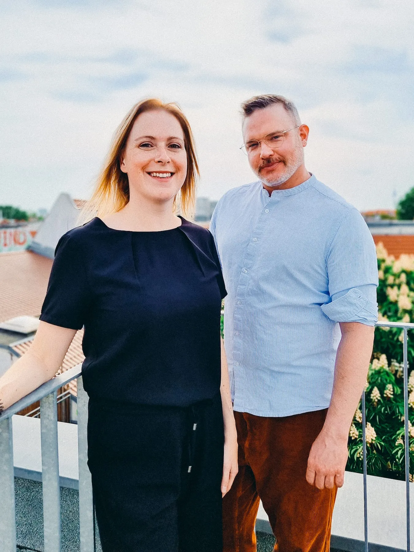 Image of Katrin and Paul standing in front of the Berlin skyline